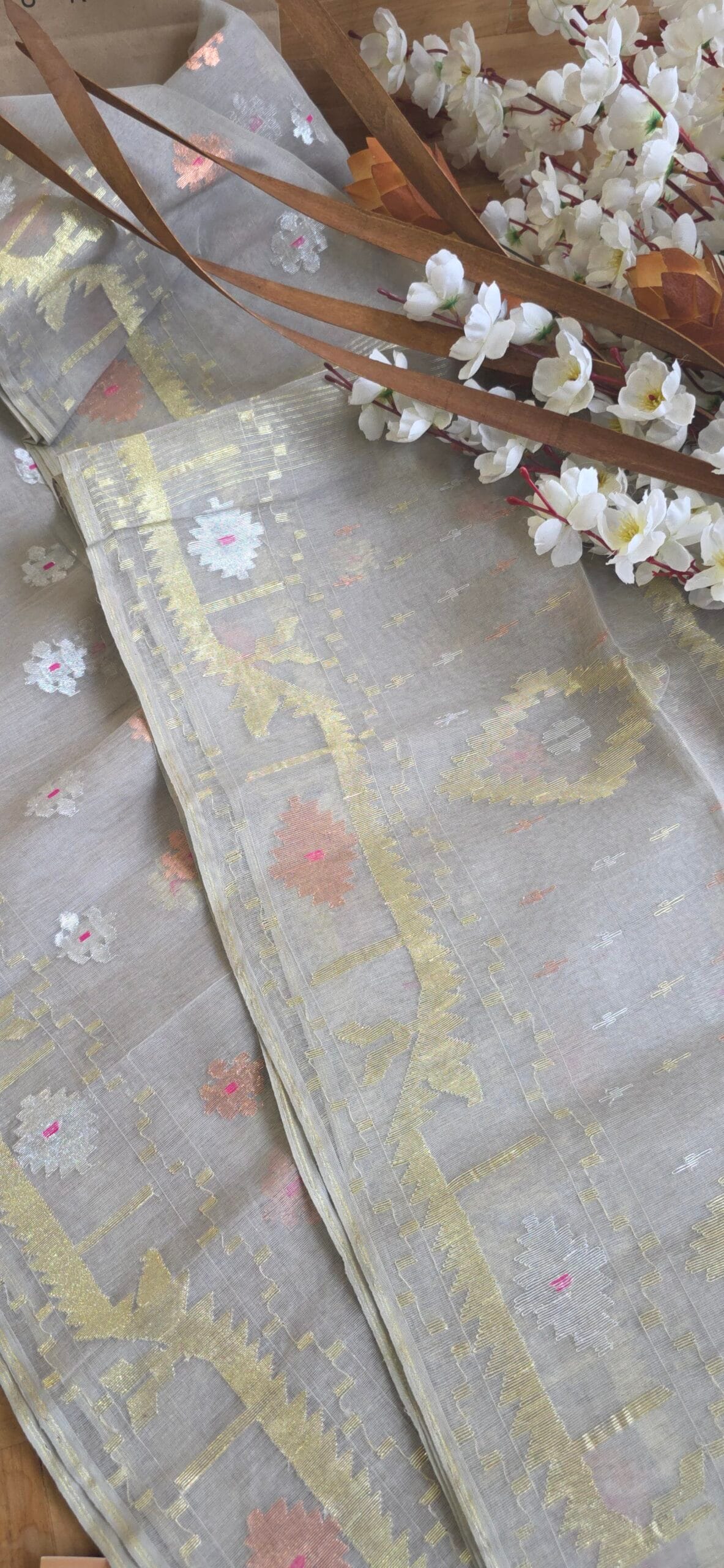 Pure Dhakai-Jamdani Half Silk Saree - Image 4