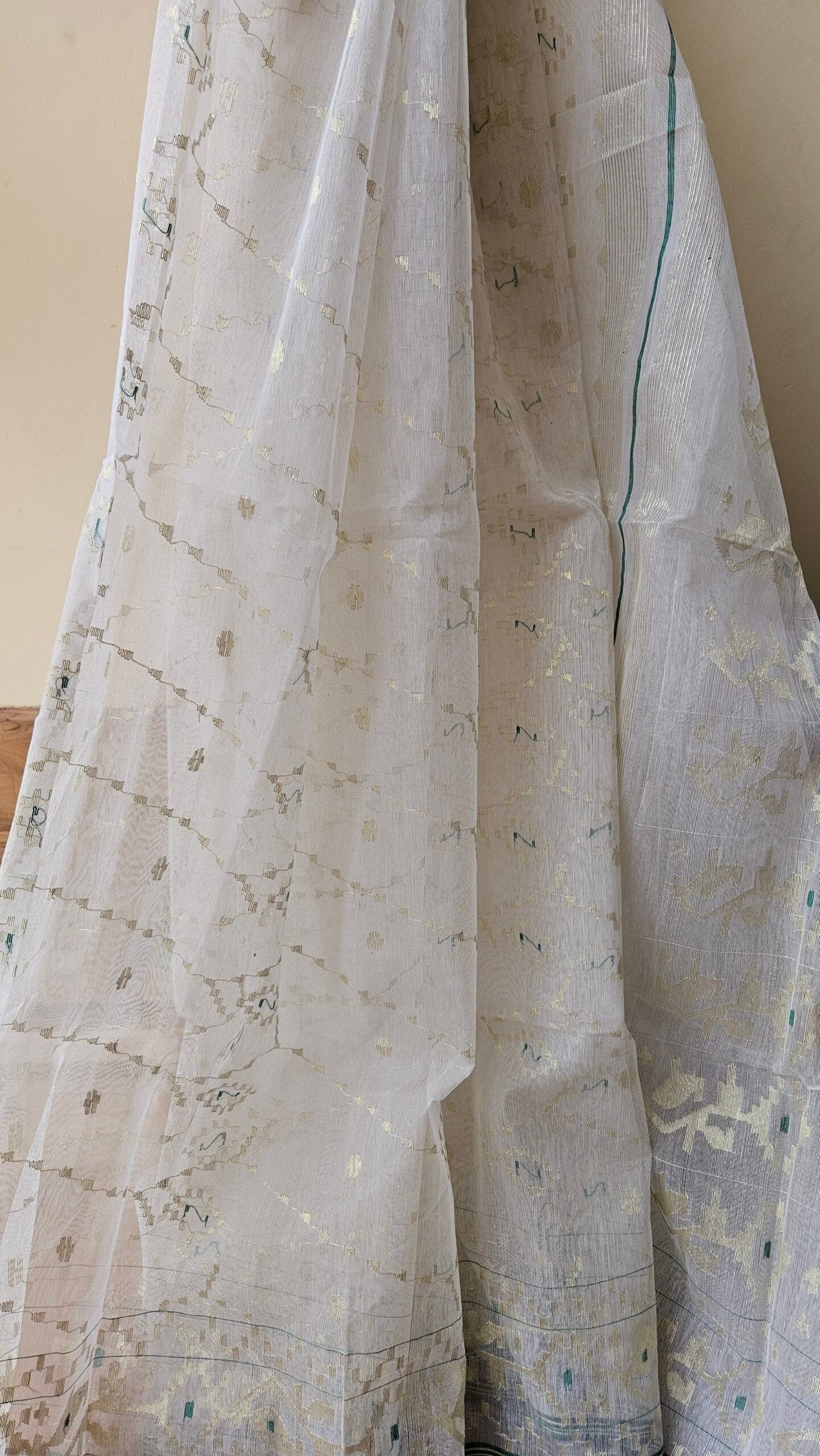 Pure Dhakai-Jamdani Half Silk Saree - Image 15