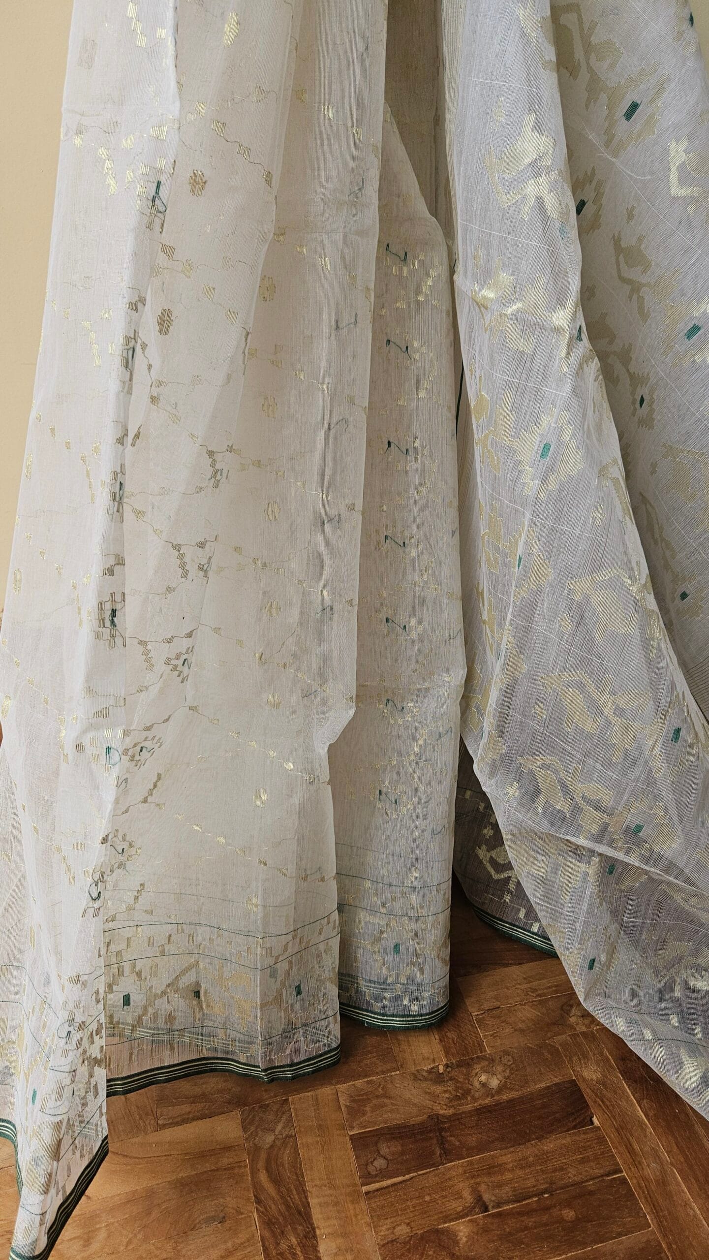 Pure Dhakai-Jamdani Half Silk Saree - Image 4