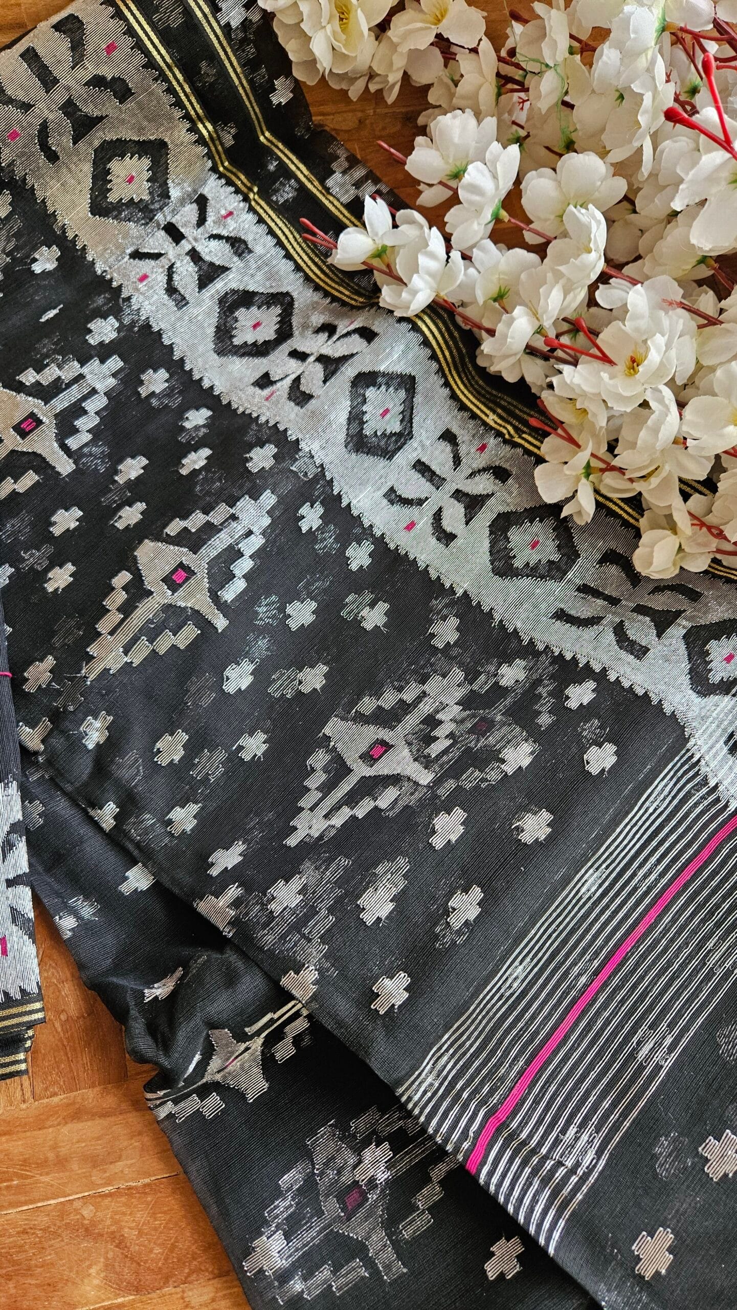 Pure Dhakai-Jamdani Half Silk Saree - Image 7
