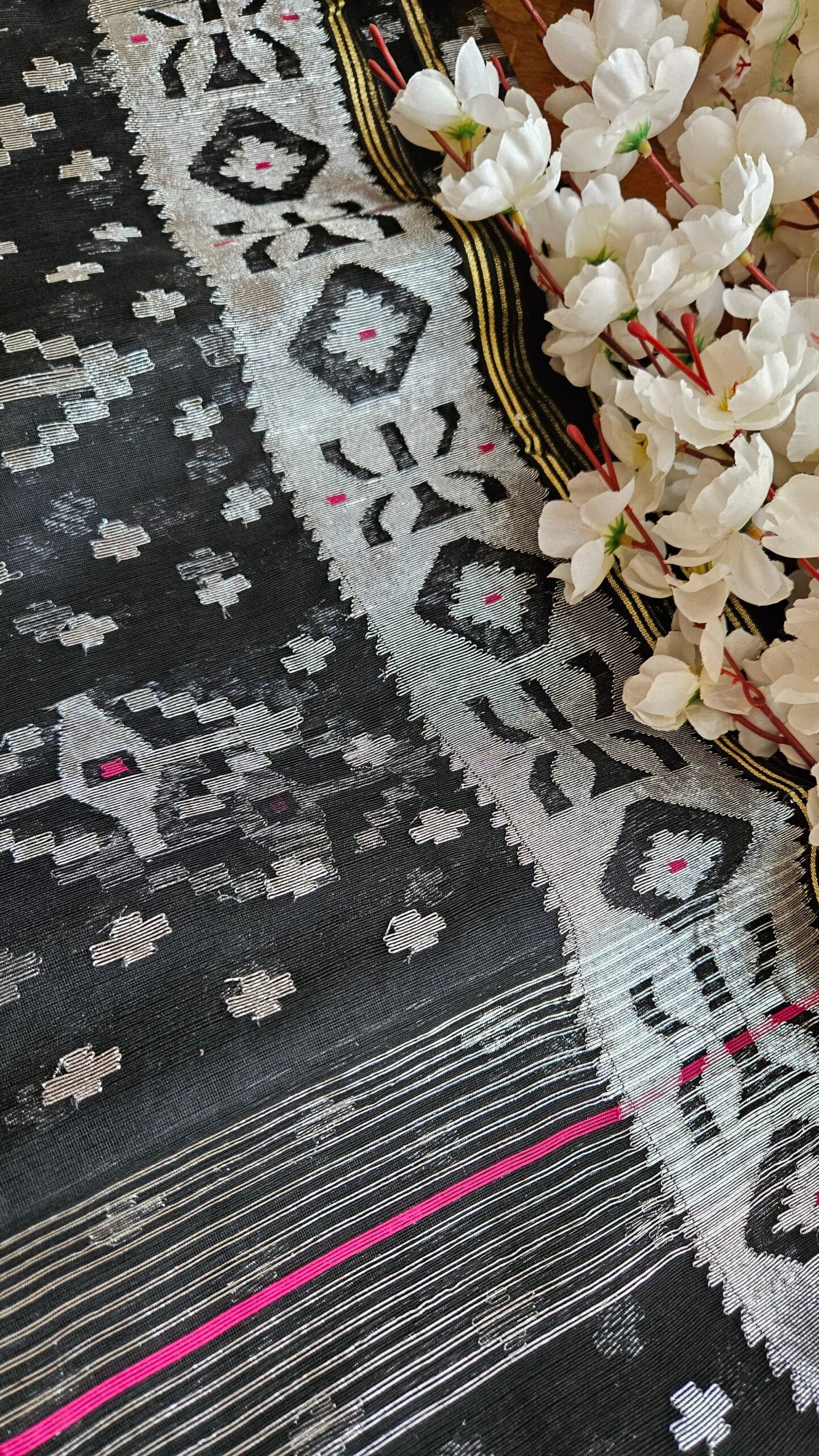 Pure Dhakai-Jamdani Half Silk Saree - Image 8