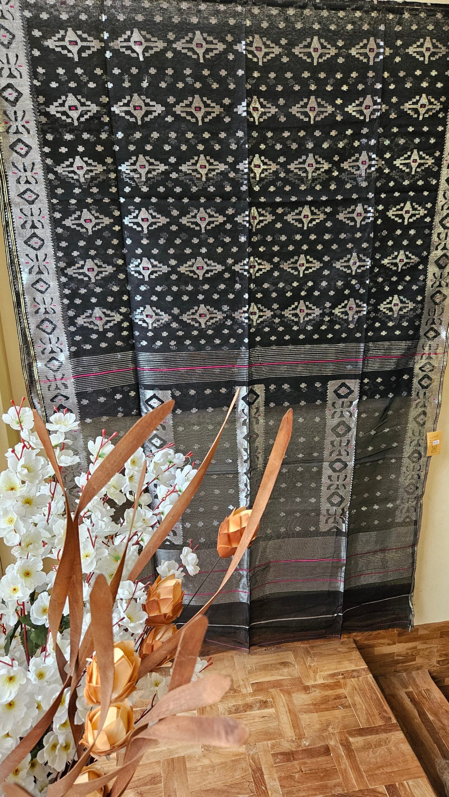 Pure Dhakai-Jamdani Half Silk Saree - Image 9