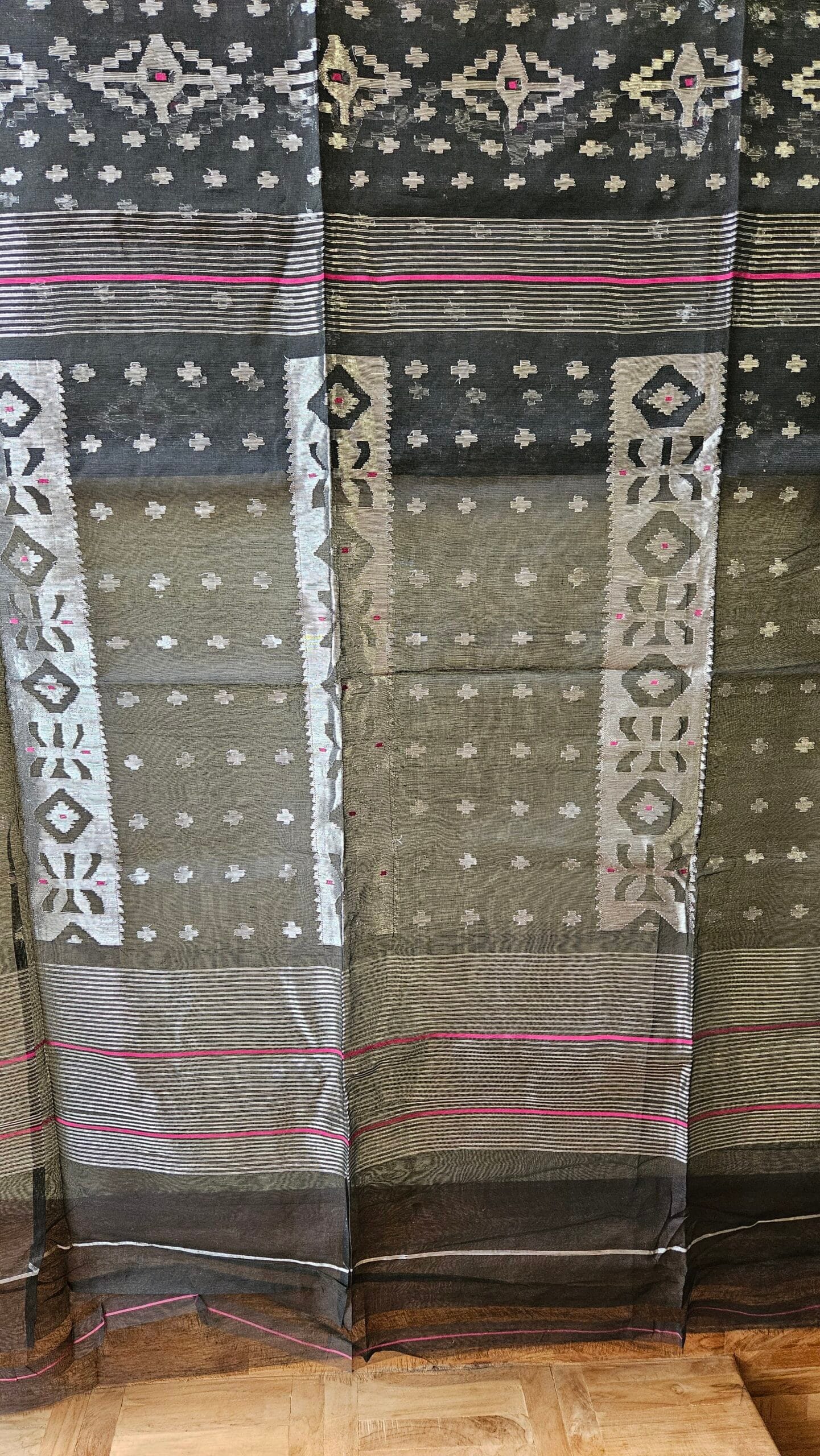Pure Dhakai-Jamdani Half Silk Saree - Image 5