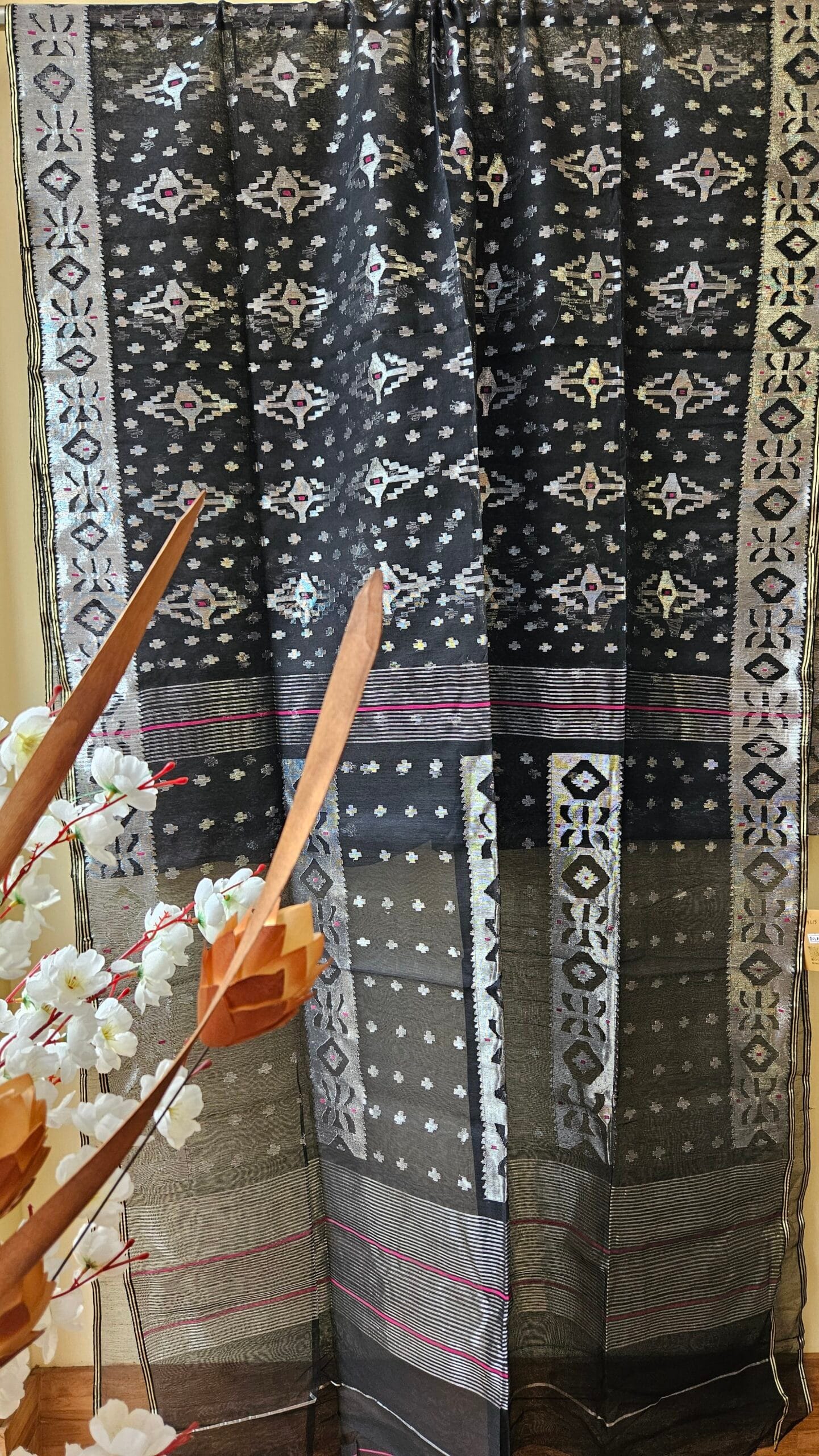 Pure Dhakai-Jamdani Half Silk Saree - Image 4