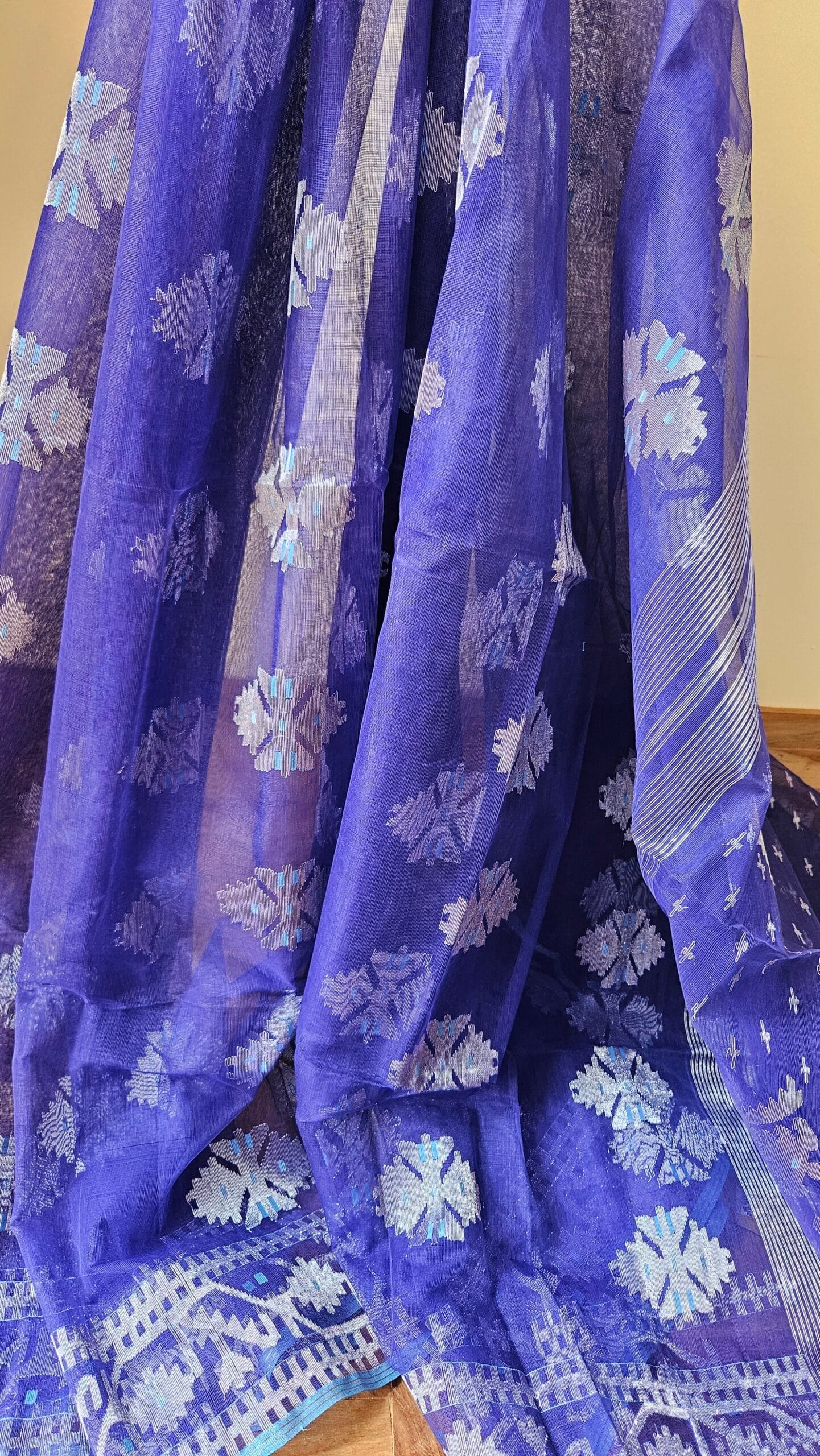 Pure Dhakai-Jamdani Half Silk Saree - Image 5