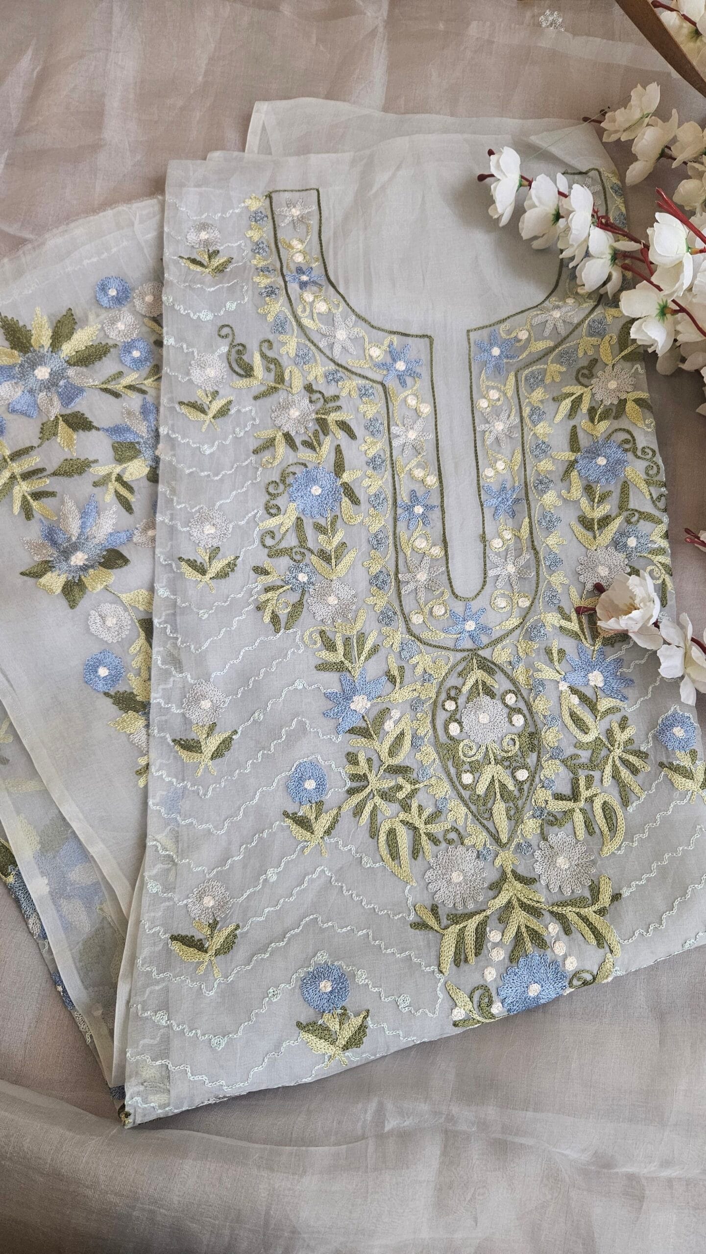 Pure Dhakai Muslin-Organza Suit - Image 3