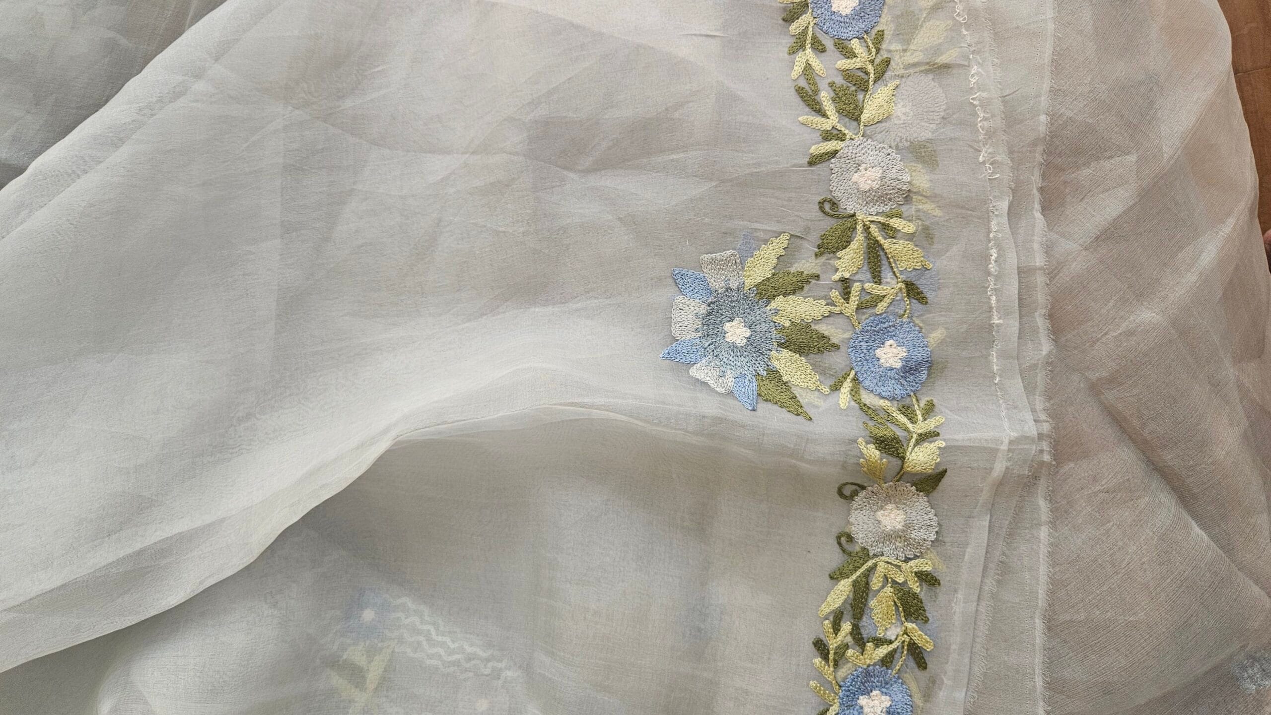 Pure Dhakai Muslin-Organza Suit - Image 6